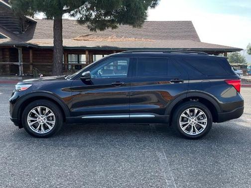 AGATE BLACK METALLIC 2024 Ford Explorer XLT