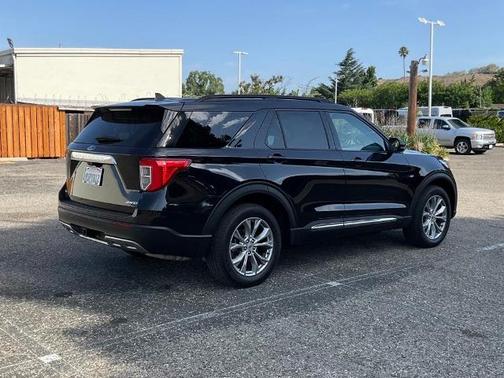 AGATE BLACK METALLIC 2024 Ford Explorer XLT