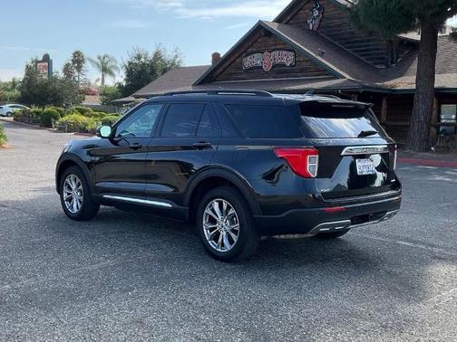 AGATE BLACK METALLIC 2024 Ford Explorer XLT