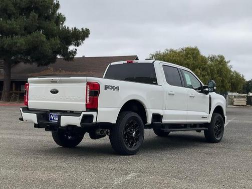 2025 Ford F-350 LARIAT SUPER DUTY