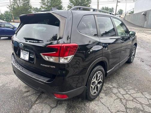 Crystal Black Silica 2023 Subaru Forester Premium