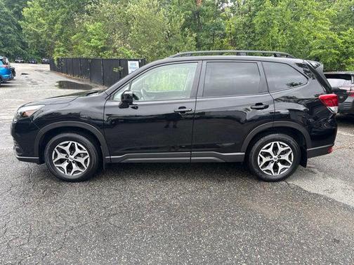 Crystal Black Silica 2023 Subaru Forester Premium
