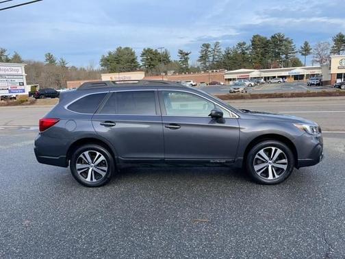 Photo 2 of 15 of 2018 Subaru Outback 2.5i Limited