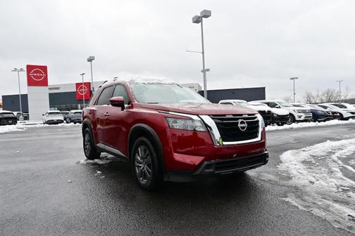 2023 Nissan Pathfinder SV