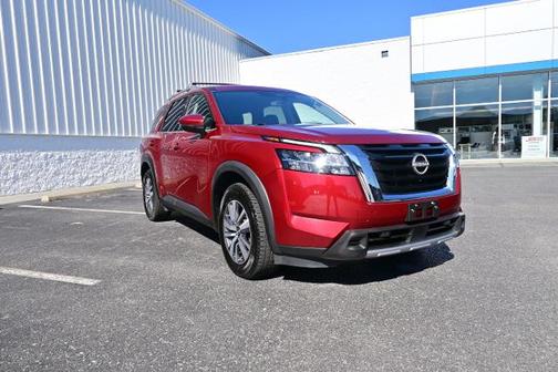 2023 Nissan Pathfinder SL