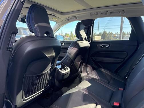 2022 Volvo XC60 B5 Inscription