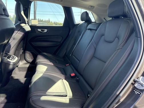 2022 Volvo XC60 B5 Inscription