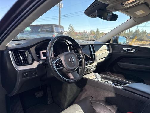 2022 Volvo XC60 B5 Inscription