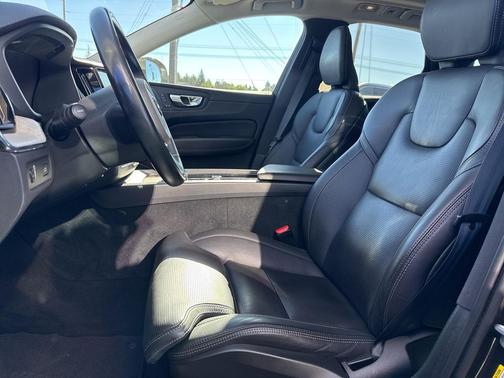 2022 Volvo XC60 B5 Inscription