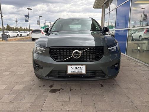 Forest Lake 2026 Volvo XC40 Plus, B5 AWD Gas (mild hybrid), Dark