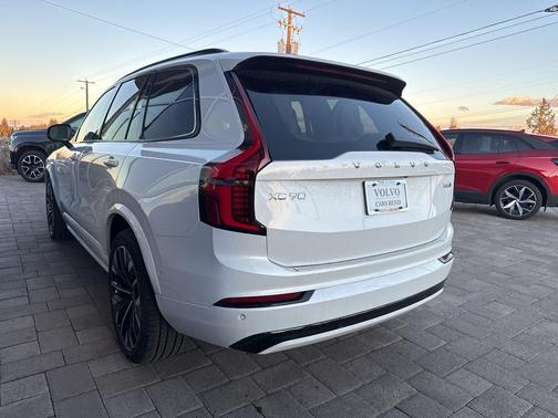 2026 Volvo XC90 Ultra Dark Theme, B6 AWD Gas (mild hybrid), Gasoline, 7 Seats
