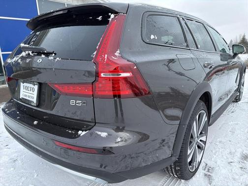 2025 Volvo V60 Cross Country Plus, B5 AWD Gas (mild hybrid)