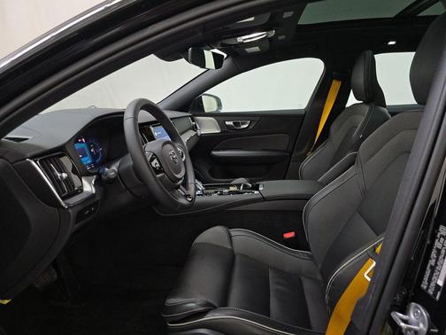2024 Volvo V60 Recharge Plug-In Hybrid Polestar
