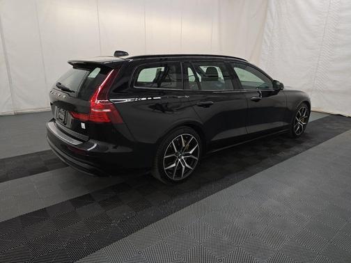 2024 Volvo V60 Recharge Plug-In Hybrid Polestar