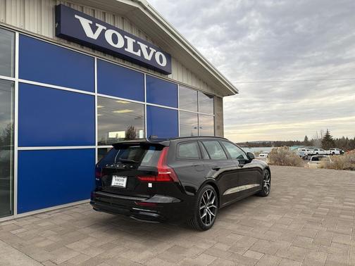 2024 Volvo V60 Recharge Plug-In Hybrid Polestar