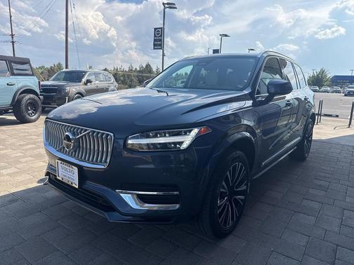 2023 Volvo XC90 Recharge Plug-In Hybrid T8 Plus Bright Theme 7-Seater