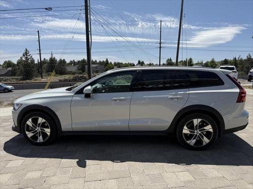 2020 Volvo V60 Cross Country T5