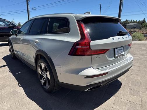 2020 Volvo V60 Cross Country T5