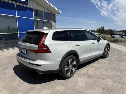 2020 Volvo V60 Cross Country T5