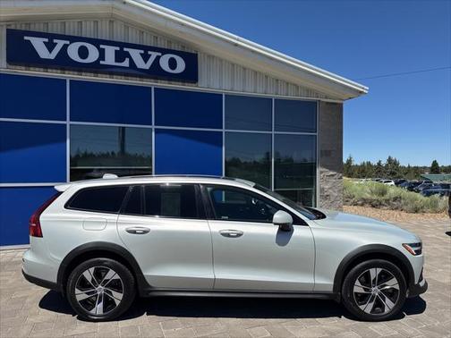 2020 Volvo V60 Cross Country T5