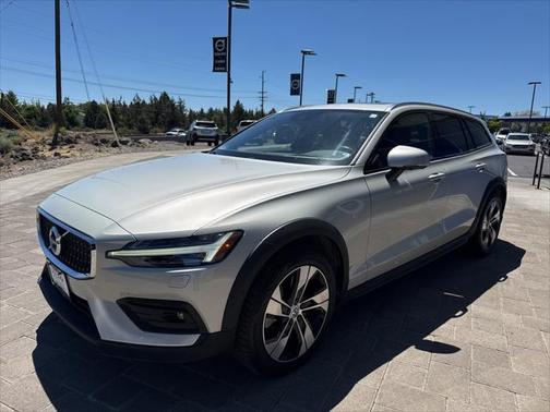 2020 Volvo V60 Cross Country T5
