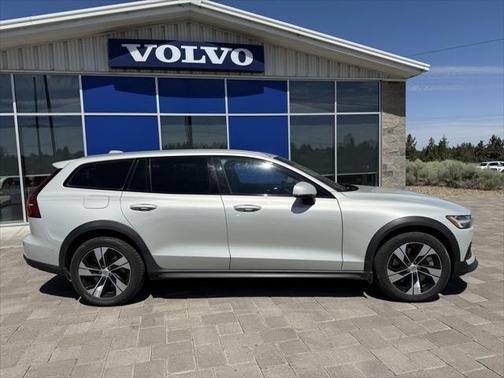 2020 Volvo V60 Cross Country T5