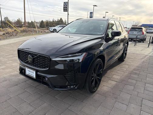 2024 Volvo XC60 B5 Ultimate Black Edition