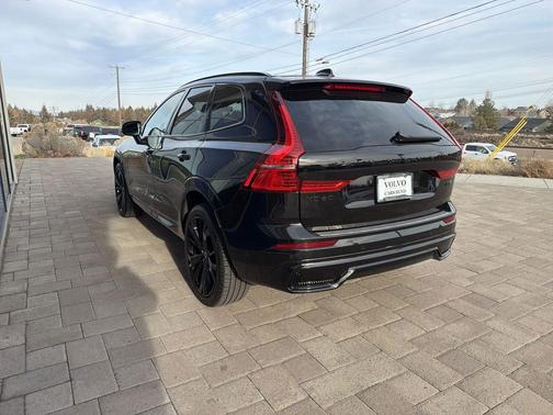 2024 Volvo XC60 B5 Ultimate Black Edition