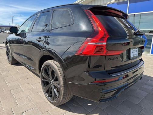 2024 Volvo XC60 B5 Ultimate Black Edition