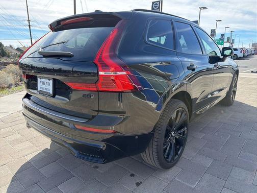 2024 Volvo XC60 B5 Ultimate Black Edition