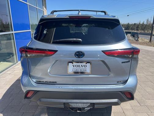 Moon Dust 2021 Toyota Highlander Hybrid XLE