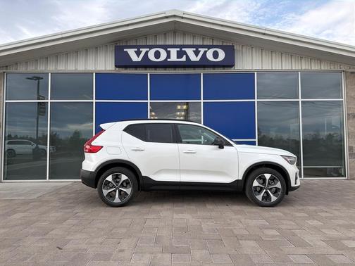 2026 Volvo XC40 Plus, B5 AWD Gas (mild hybrid), Dark