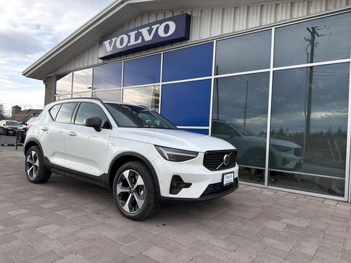 2026 Volvo XC40 Plus, B5 AWD Gas (mild hybrid), Dark