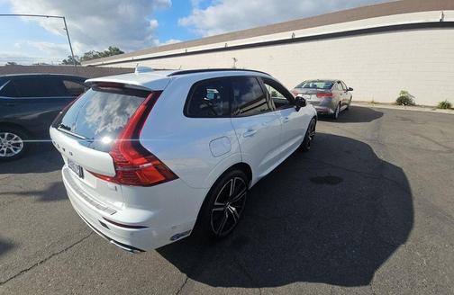 2021 Volvo XC60 Recharge Plug-In Hybrid T8 R-Design