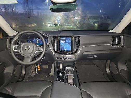 2025 Volvo XC60 B5 Core