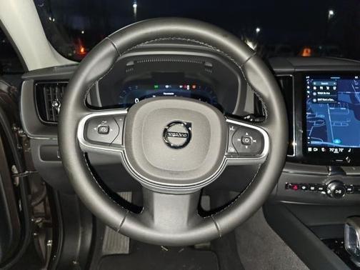 2025 Volvo XC60 B5 Core
