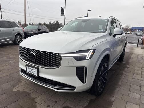 2025 Volvo XC90 B6 Plus 7-Seater