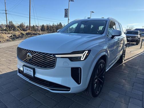 2025 Volvo XC90 B6 Plus 7-Seater