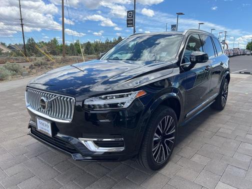 Onyx Black Metallic 2023 Volvo XC90 Recharge Plug-In Hybrid T8 Plus 6-Seater