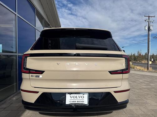 2025 Volvo EX90 Twin Motor Performance Plus 6-Seater