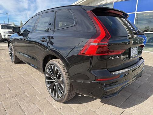 Onyx Black Metallic 2026 Volvo XC60 B5 Ultra
