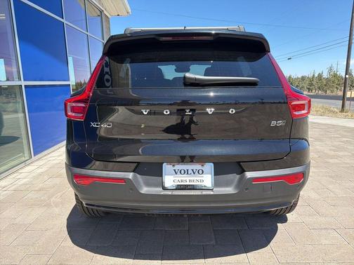 Onyx Black 2026 Volvo XC40 Core, B5 AWD Gas (mild hybrid), Dark