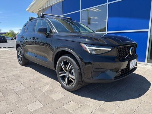 Onyx Black 2026 Volvo XC40 Core, B5 AWD Gas (mild hybrid), Dark