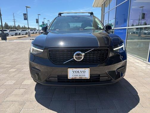 Onyx Black 2026 Volvo XC40 Core, B5 AWD Gas (mild hybrid), Dark