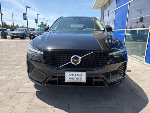 Onyx Black Metallic 2025 Volvo XC60 B5 Plus