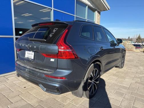 2023 Volvo XC60 Recharge Plug-In Hybrid T8 Ultimate Dark Theme