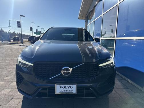 2023 Volvo XC60 Recharge Plug-In Hybrid T8 Ultimate Dark Theme