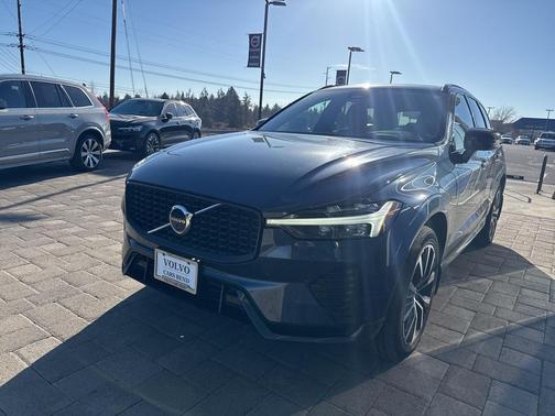 2023 Volvo XC60 Recharge Plug-In Hybrid T8 Ultimate Dark Theme