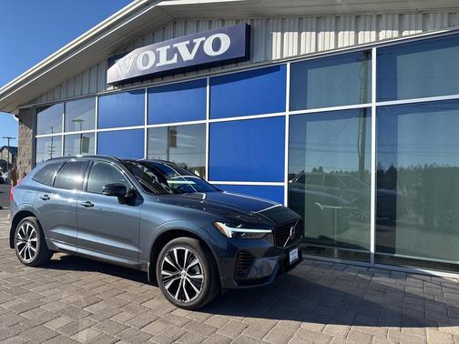 2023 Volvo XC60 Recharge Plug-In Hybrid T8 Ultimate Dark Theme