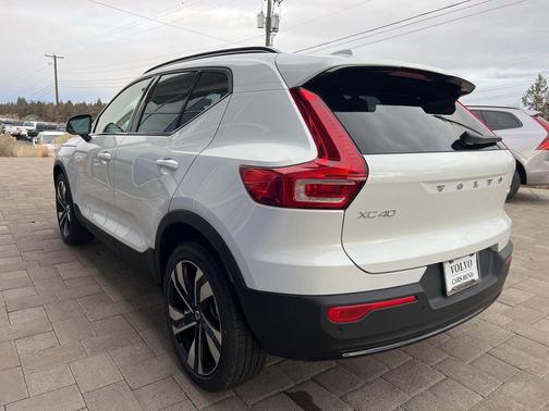 Crystal White 2026 Volvo XC40 Ultra, B5 AWD Gas (mild hybrid), Dark